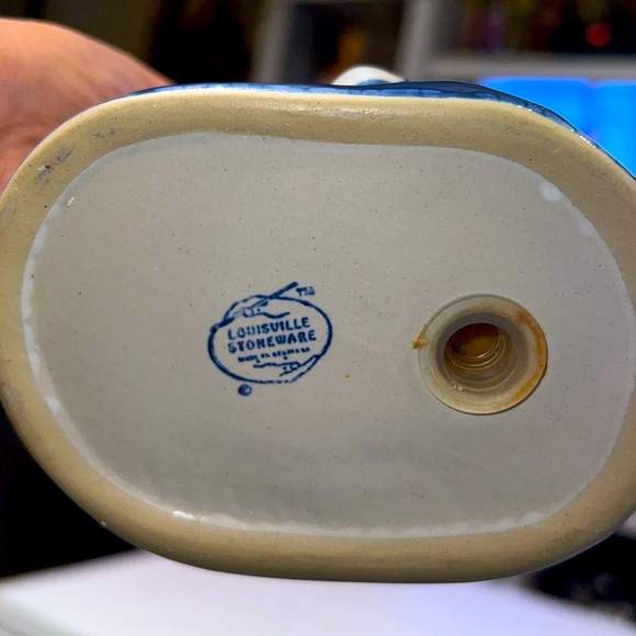 Louisville stoneware cat holding flower - Picture 6 of 10